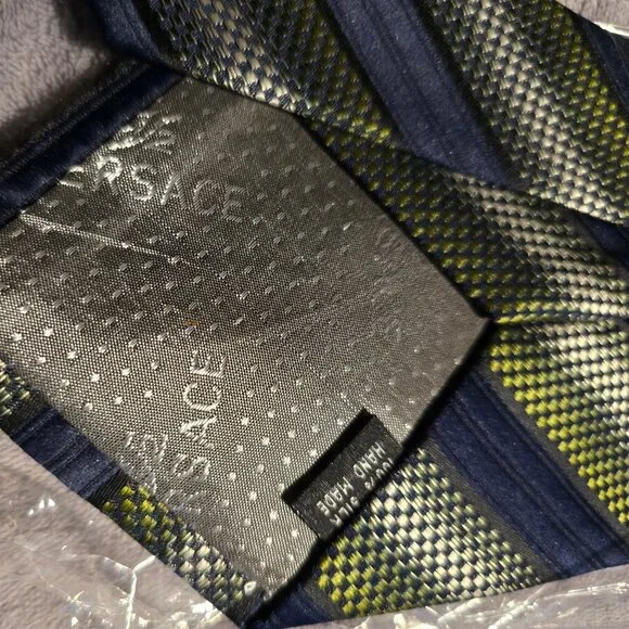 NWT GIANNI VERSACE 100% silk tie - Picture 5 of 5